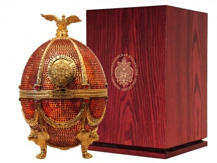 Графин Императорская коллекция яйцо Фаберже Красный Диамант (0.7л) в деревянной подарочной упаковке